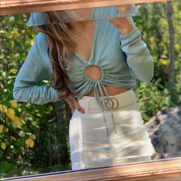 Brandy Melville Cutout Long Sleeve - Picture 6 of 6